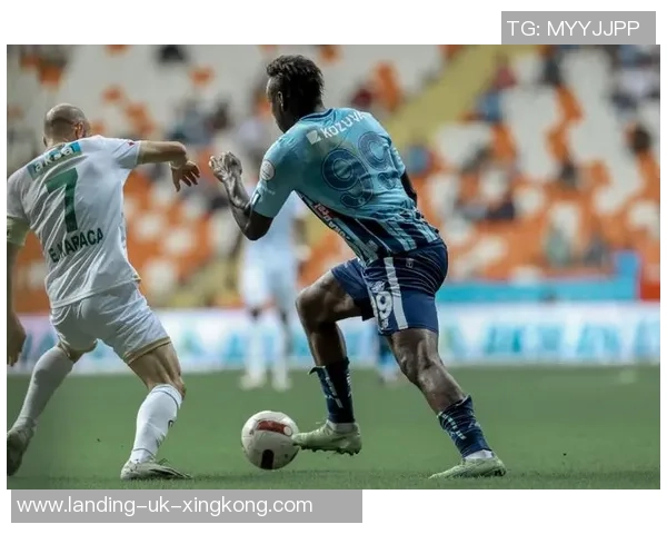 巴神足球明星的传奇之路与场上风采解析 巴神足球明星的传奇之路与场上风采解析